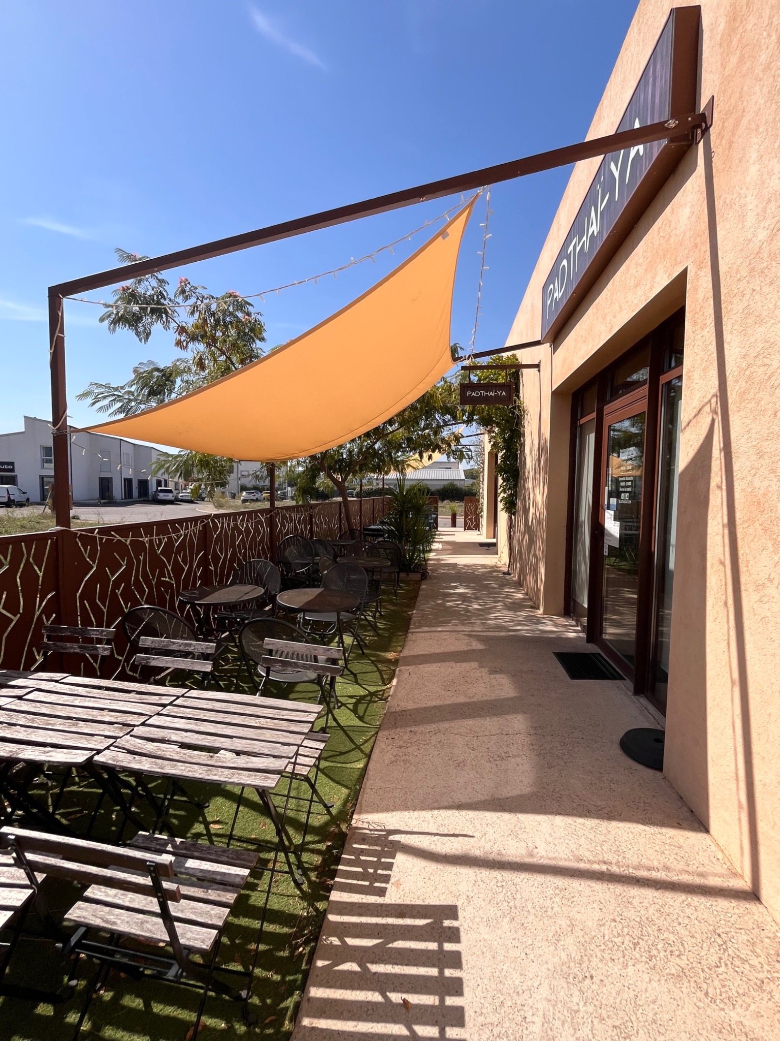 Terrasse ombragée du Local 2