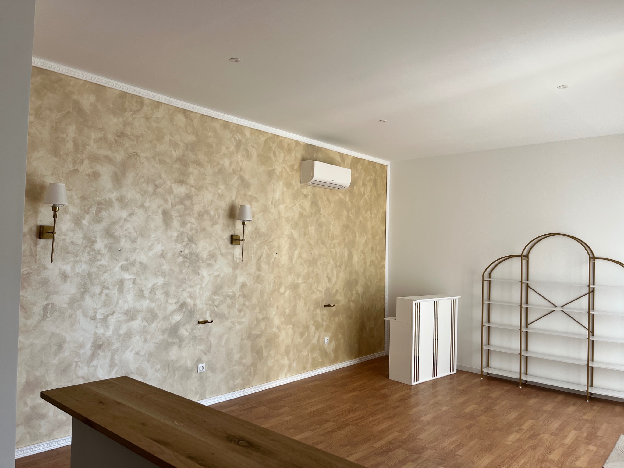 Mur décoratif et espace aménageable